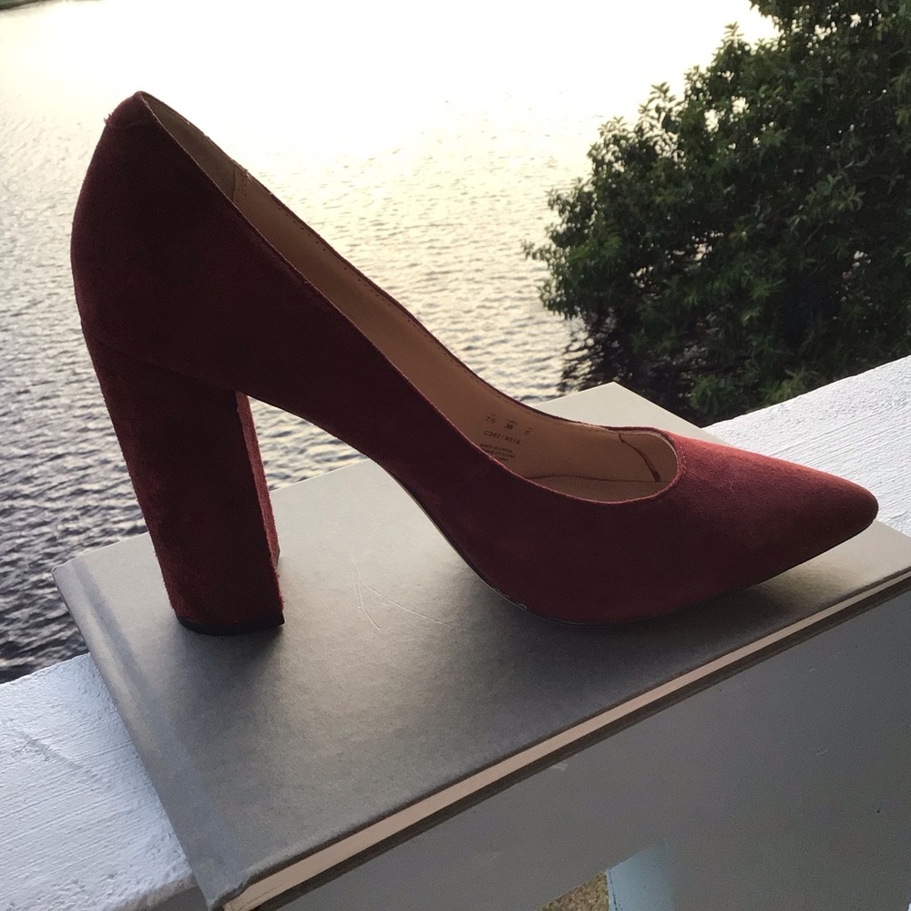 Pour La Victoire Suede Leather Celina Pumps Heels in Deep Cherry Size 7 1/2 - Picture 5 of 16